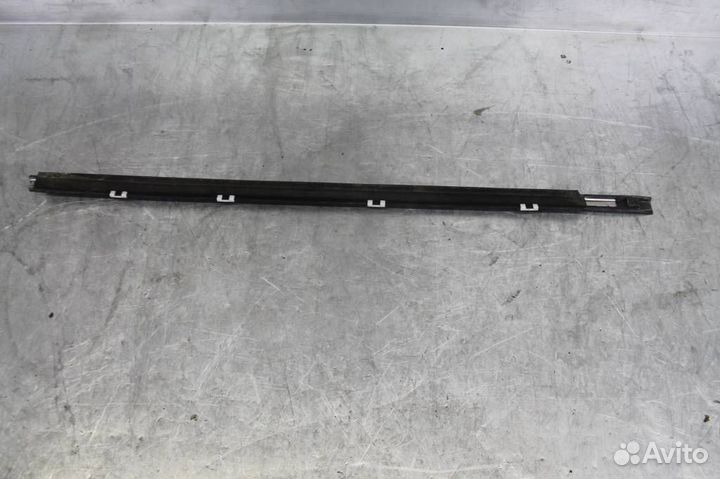 Молдинг стекла задней левой двери Nissan Qashqai