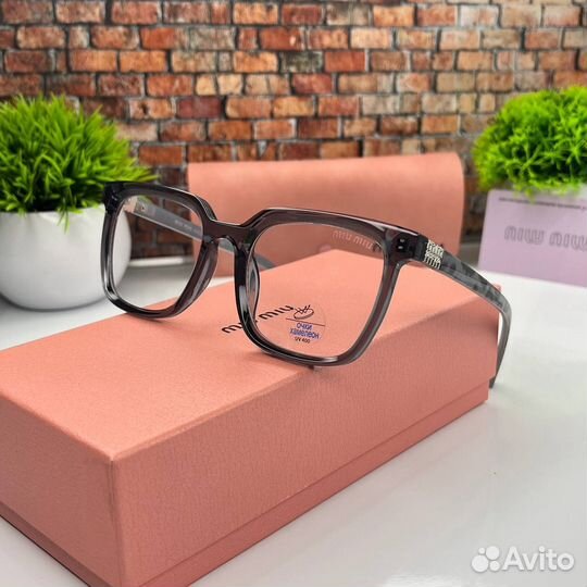Miu miu очки: стильные и модные классические