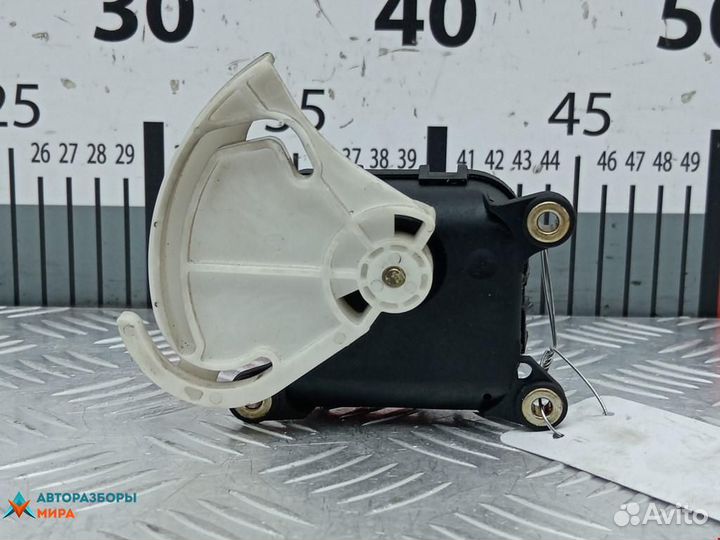 Электропривод Volkswagen Passat B3 1997 8D1820511E