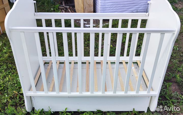 Детская кроватка маятник с матрасом и ящиком