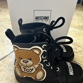 Продаю ботинки Moschino размер 30