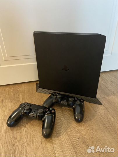 Sony PS4 slim 500gb 2 геймпада и 4 игры