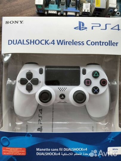 Геймпад Sony DualShock 4 с зарядной док-станцией