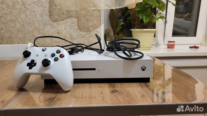 Игровая приставка Xbox One S 1tb