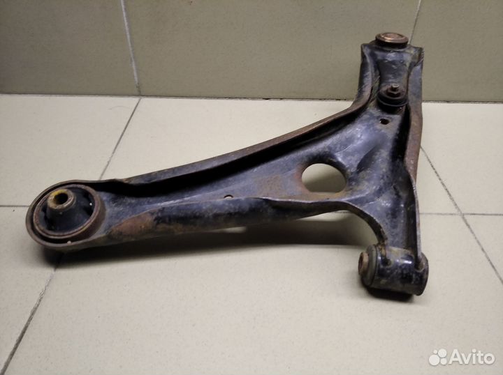 Рычаг передний правый V5 2013