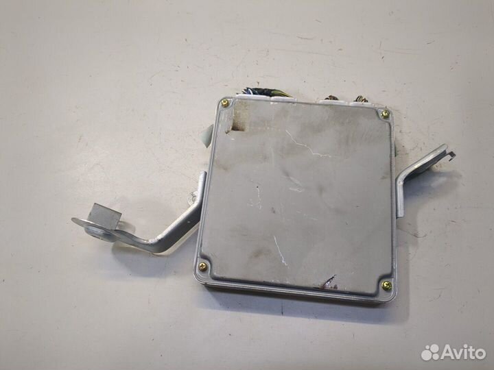 Блок управления двигателем Toyota Avensis 1, 2000