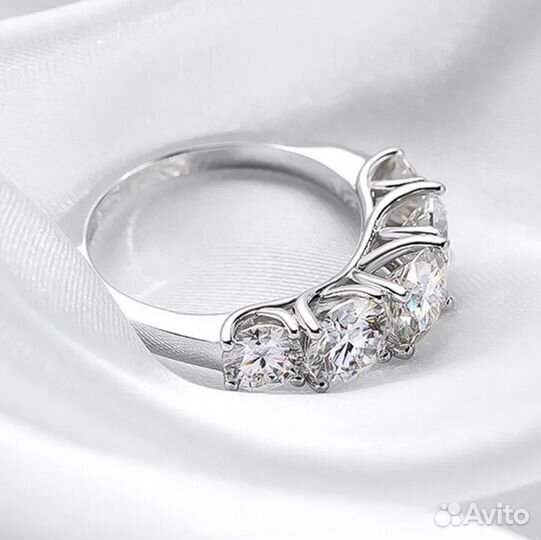 Кольцо из серебра 925 с муассанитом. 3,6 карат