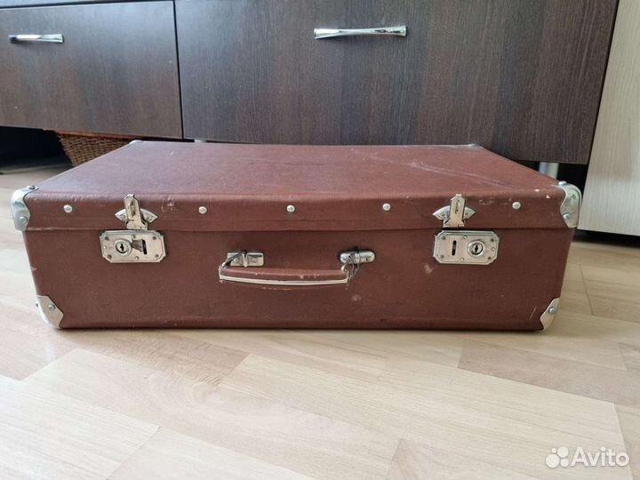 Чемодан ретро