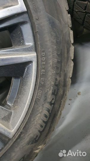 Bridgestone Blizzak W800 275/50 R22