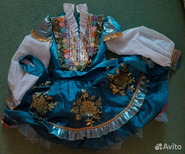 Нарядные платья в горошек