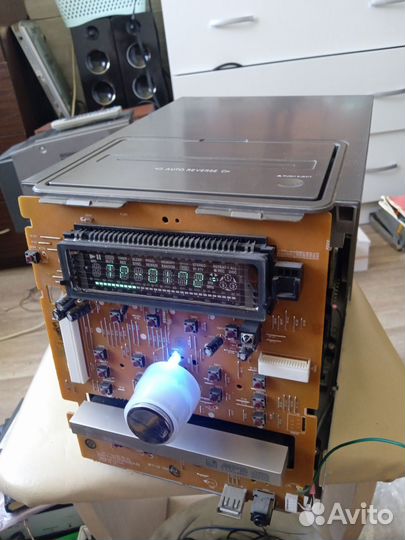 Музыкальный центр LG LX U550,Рабочий,на запчасти