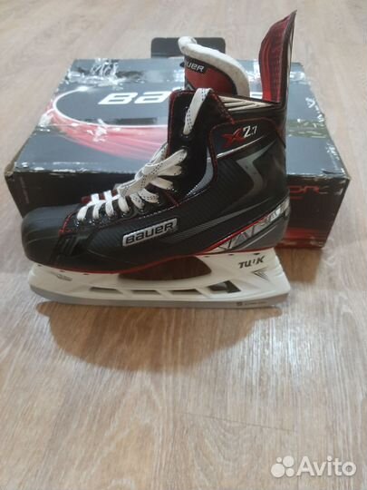 Коньки хоккейные