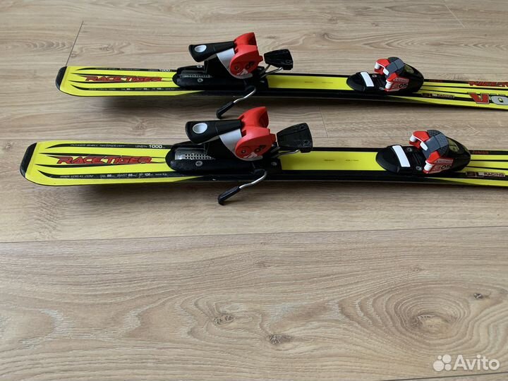 Шлем, лыжи, одежда горнолыжная детская