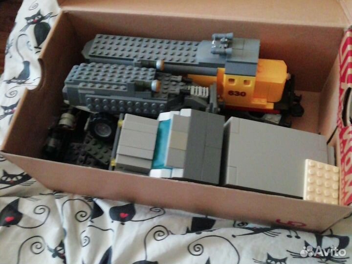 Много лего в коробках