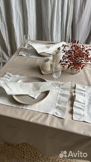 Скатерть и салфетки с рюшей