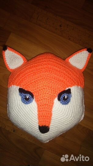 Подушка лиса вязаная