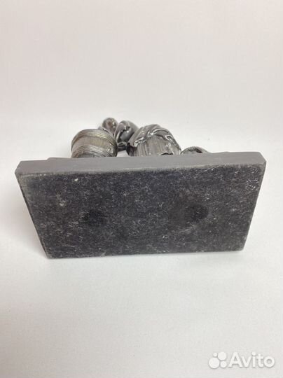 Бронзовая статуэтка 