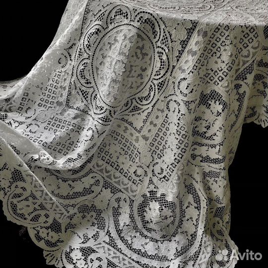 Старинная кружевная скатерть