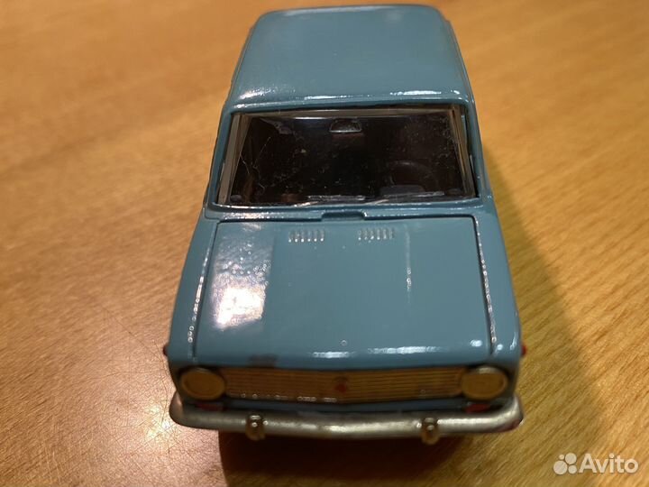 Модель авто 1:43 Ваз 2101 СССР