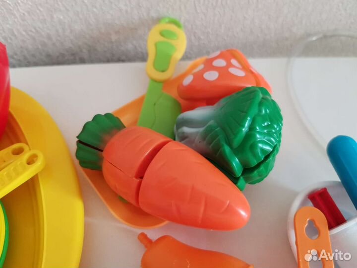 Набор доктора и посуда игрушечная одним лотом