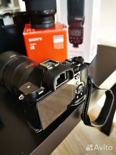Беззеркальная Sony A7 kit 28-70 +вспышка