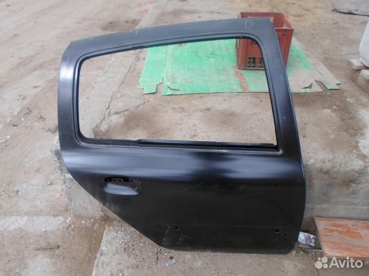 Дверь задняя правая Renault Symbol 1 новая