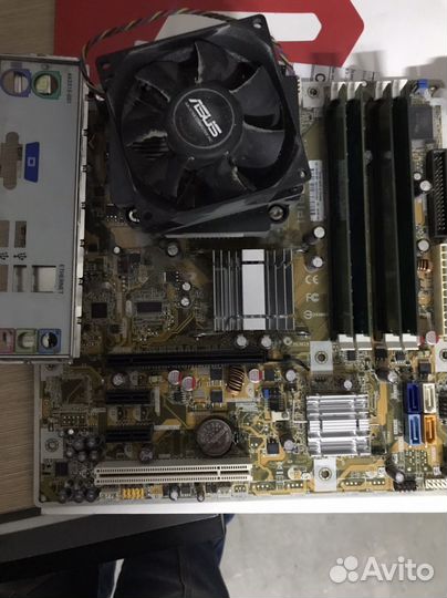 Материнская плата с процессором и памятью