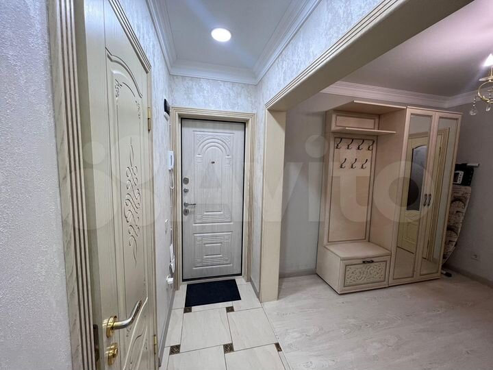 2-к. квартира, 70 м², 1/10 эт.