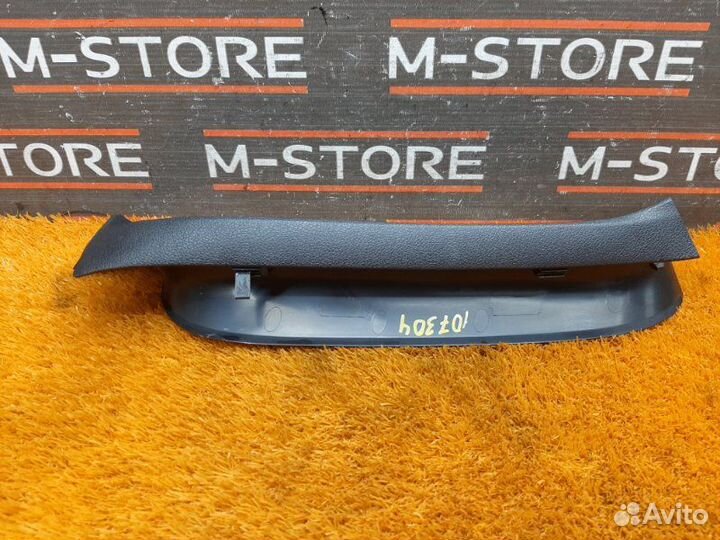 Обшивка двери багажника правая Audi Q7 4LB BHK