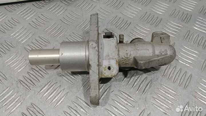 Б/У Цилиндр тормозной главный VAG#001