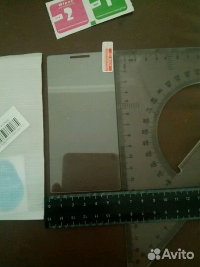 Стекло защитное на экран смартфона