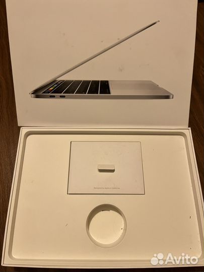 Macbook Pro 13 2016, i7, touch bar, 4Thunde3Port