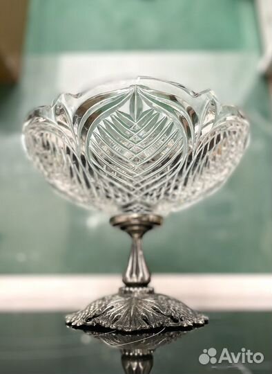 Ваза для фруктов на ножке