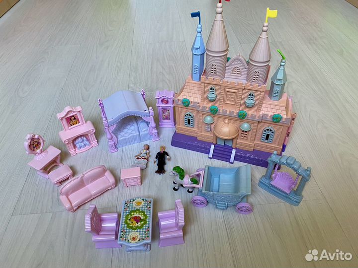 Замок с мебелью