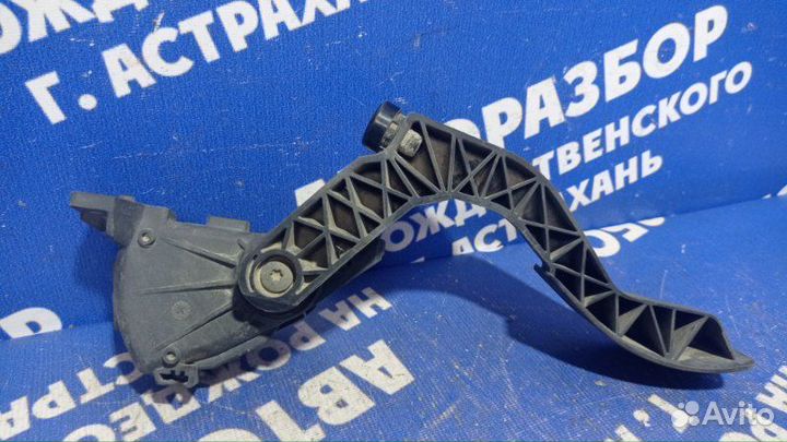 Педаль газа Volkswagen Passat B5 седан 2000