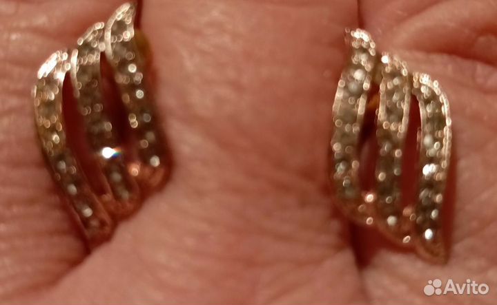 Серьги-гвоздики с камушками