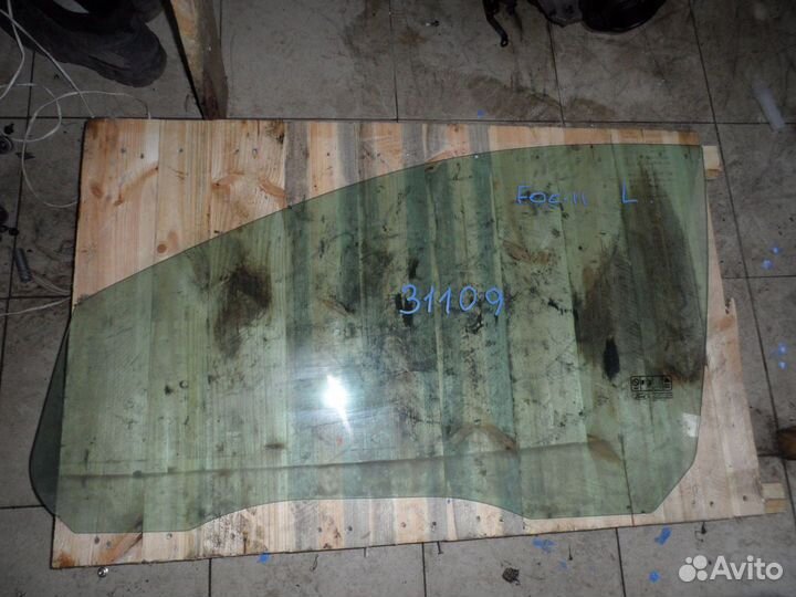 Стекло двери передней левой Ford Focus