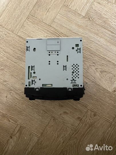 Магнитофон на Hundai Solaris штатный