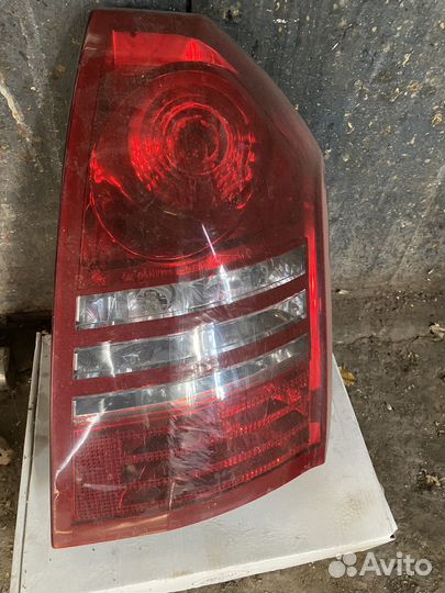 Фонарь правый Chrysler 300c