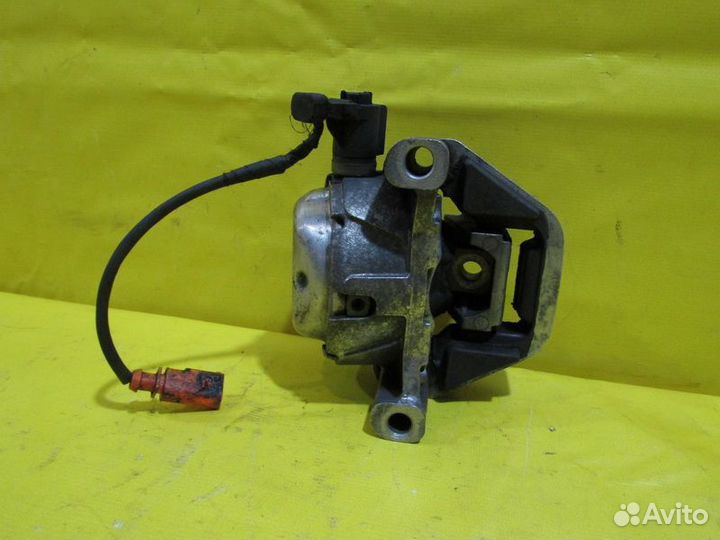 Подушка двигателя правая Audi A6 11-17г 70712