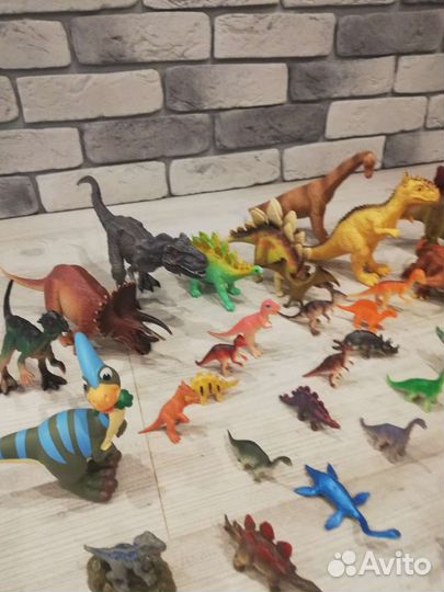 Машинка jurassic world +динозавры