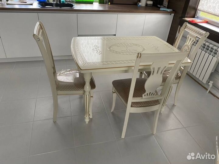 Кухонный Обеденный стол. Столик. Компьютерный стол