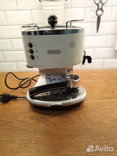 Кофеварка рожковая Delonghi eco 310