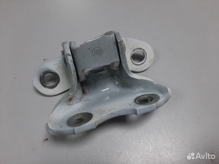 Петля двери передняя правая нижняя LC 200 (2007-15