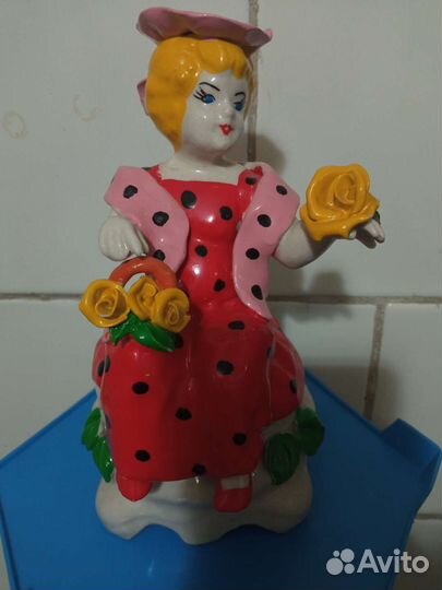 Шкатулка девушка Цветочница