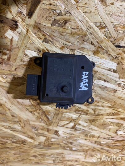 Моторчик заслонки отопителя Skoda Fabia 00-15