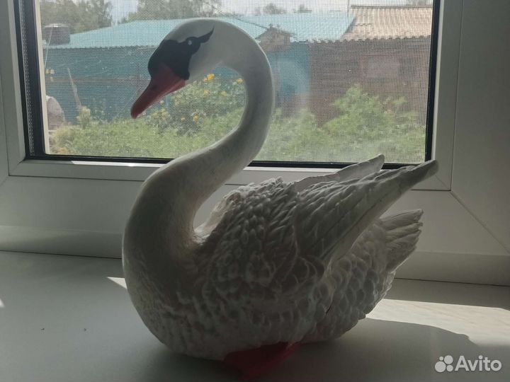 Статуэтка лебедь