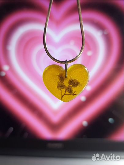 Кулон с сухоцветом