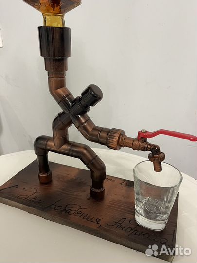 Диспенсер для напитков. Держатель бутылок