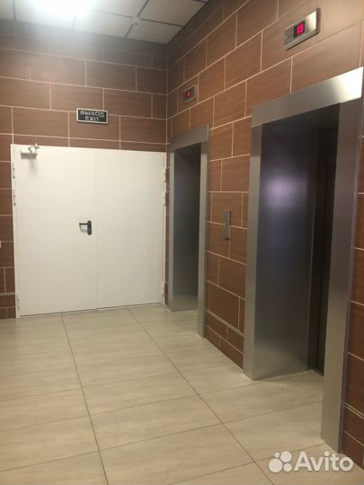 Противопожарные двери с доводчиком